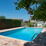 Beau studio rénové dans résidence avec piscine