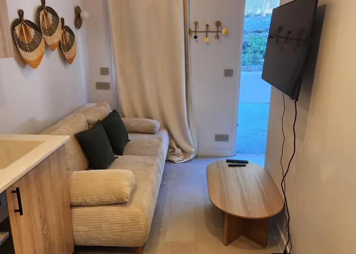 Beau studio rénové dans résidence avec piscine